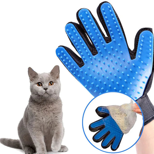 Roamhound grooming glove removing loose fur